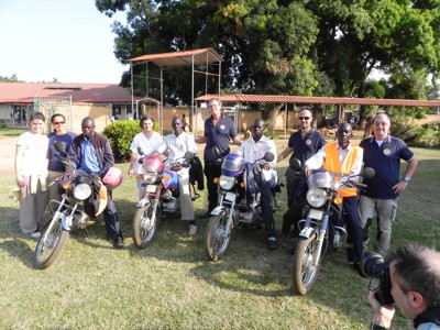 Acquisto di 2 moto ambulanze e 4 motociclette per i medici, <br />
              Uganda - Distretto di Oyam