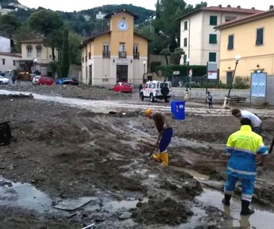 Concluso il Service per Livorno alluvionata con la consegna <br />
di una lavatazzine al Bar Bardi di Montenero